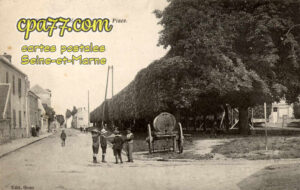 Perthes En Gâtinais (Seine-et-Marne) - La Place