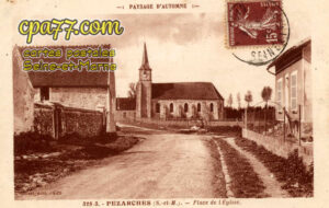 Pézarches (Seine-et-Marne) - Place de l&rsquo;Eglise