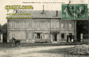 Le Plessis Aux Bois (Seine-et-Marne) - Intérieur de la ferme Fourchault