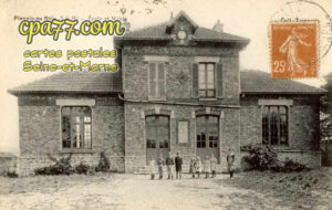 Le Plessis Aux Bois (Seine-et-Marne) - Ecole et Mairie