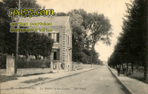 Pomponne (Seine-et-Marne) - La Mairie et les Ecoles