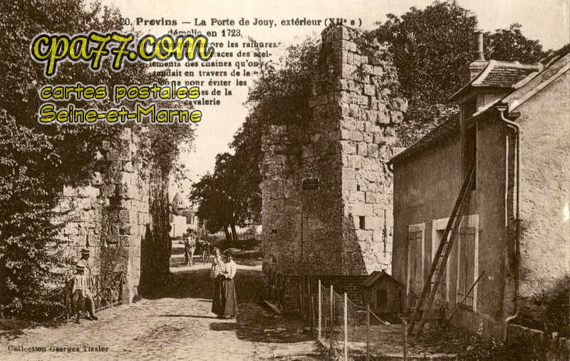 Provins (Seine-et-Marne) - La Porte de Jouy, extérieur (XIIe s.) démolie en 1723. On remarque encore les rainures des herses et les traces des scellements des chaînes qu&rsquo;on tendait en travers de la porte pour éviter les surprises de la cavalerie
