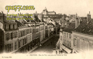 Provins (Seine-et-Marne) - Rue du Val, vue prise de l&rsquo;Hôtel de Ville