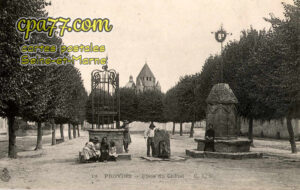 Provins (Seine-et-Marne) - Place du Châtel