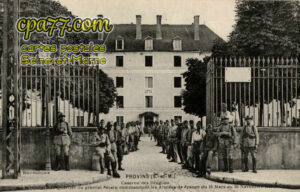 Provins (Seine-et-Marne) - Caserne des Dragons