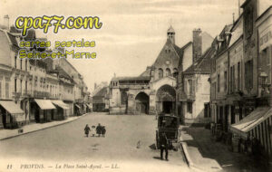 Provins (Seine-et-Marne) - La Place Saint-Ayoul
