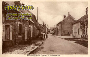 Rampillon (Seine-et-Marne) - La Grande Rue