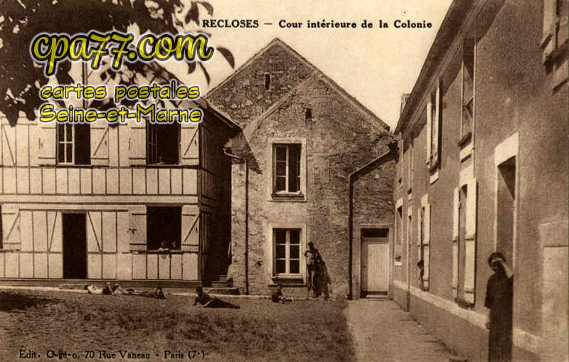 Recloses (Seine-et-Marne) - Cour intérieure de la Colonie