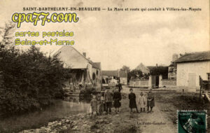 St Barthélémy (Seine-et-Marne) - La Mare et route qui conduit à Villiers-les-Mayets
