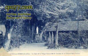 St Cyr Sur Morin (Seine-et-Marne) - La Cour et la Vierge Immaculée de Lourdes de la Colonie Saint-Gabriel