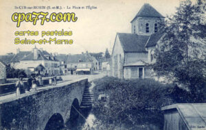 St Cyr Sur Morin (Seine-et-Marne) - La Place et l&rsquo;Eglise