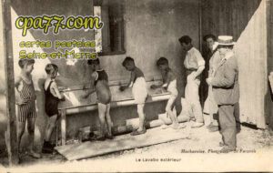 St Fargeau Ponthierry (Seine-et-Marne) - Le Lavabo extérieur