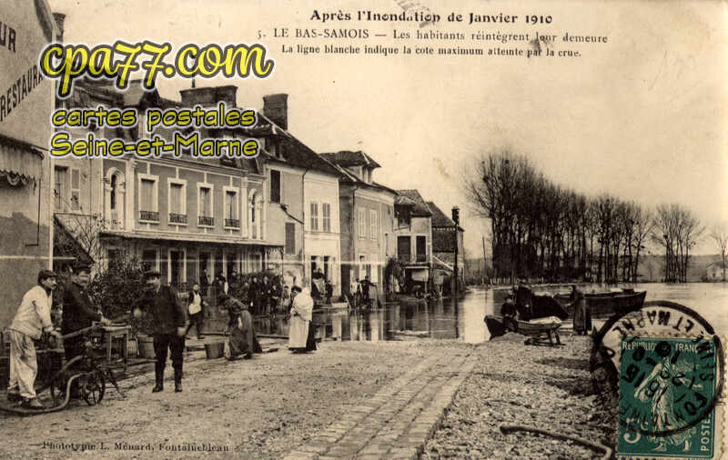Samois Sur Seine (Seine-et-Marne) - Après l&rsquo;Inondation de Janvier 1910 – Les habitants réintègrent leur demeure – La ligne blanche indique la cote maximum atteinte par la crue