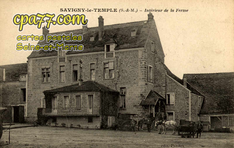 Savigny Le Temple (Seine-et-Marne) - Intérieur de la Ferme