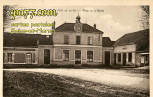 Savins (Seine-et-Marne) - Place de la Mairie