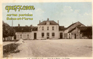 Savins (Seine-et-Marne) - Place de la Mairie – Les Ecoles