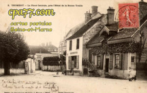 Thomery (Seine-et-Marne) - La Place Centrale, près l&rsquo;Hôtel de la Bonne Treille