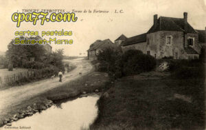 Thoury Férottes (Seine-et-Marne) - Ferme de la Forteresse