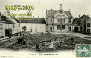 Touquin (Seine-et-Marne) - Place de l&rsquo;Hôtel de Ville