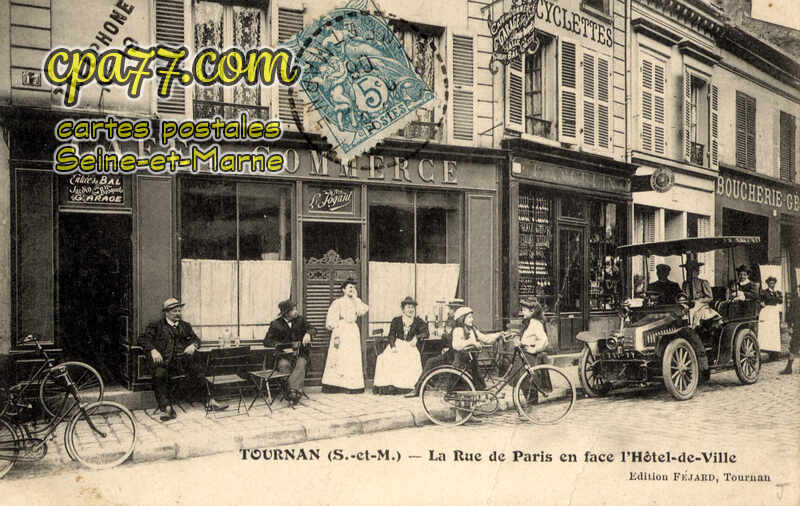Tournan En Brie (Seine-et-Marne) - La Rue de Paris en face de l&rsquo;Hôtel-de-Ville (en l&rsquo;état)