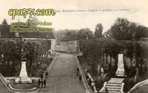 Tournan En Brie (Seine-et-Marne) - La Place, Monuments du Docteur Forgemol et des Morts pour la France