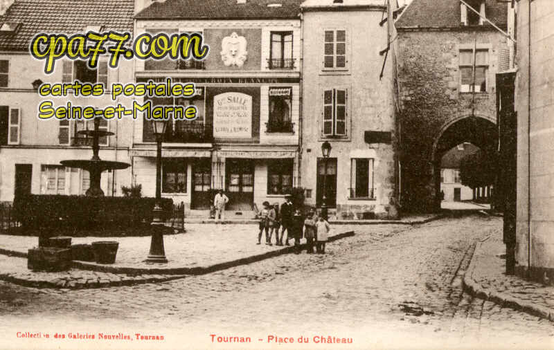 Tournan En Brie (Seine-et-Marne) - Place du Château