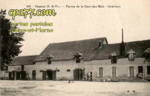 Tousson (Seine-et-Marne) - Ferme de la Cour-des-Bois – Intérieur
