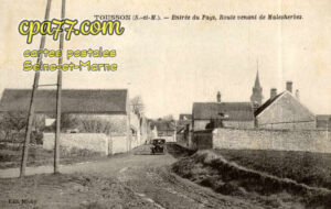 Tousson (Seine-et-Marne) - Entrée du Pays, Route venant de Malesherbes