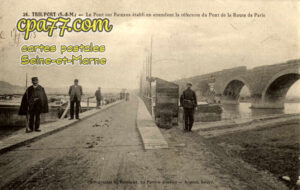 Trilport (Seine-et-Marne) - Le Pont sur Bateaux établi en attendant la réfection du Pont de la Route de Paris
