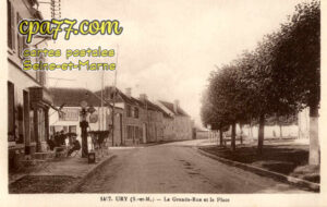 Ury (Seine-et-Marne) - La Grande-Rue et la Place
