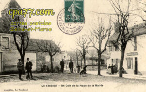 Le Vaudoué (Seine-et-Marne) - Un Coin de la Place de la Mairie