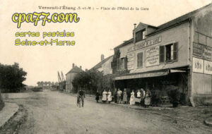 Verneuil L'étang (Seine-et-Marne) - Place de l&rsquo;Hôtel de la Gare