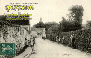 Villeroy (Seine-et-Marne) - Place Saint-Pierre