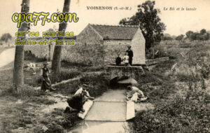 Voisenon (Seine-et-Marne) - Le Rû et le Lavoir