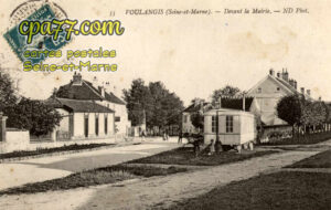 Voulangis (Seine-et-Marne) - Devant la Mairie