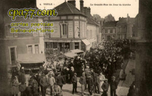 Voulx (Seine-et-Marne) - La Grande-Rue Un Jour de Marché