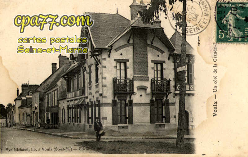 Voulx (Seine-et-Marne) - Un côté de la Grande Rue
