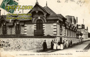 Vulaines Sur Seine (Seine-et-Marne) - Vue des Communs sur la Rue du Château des Beulys